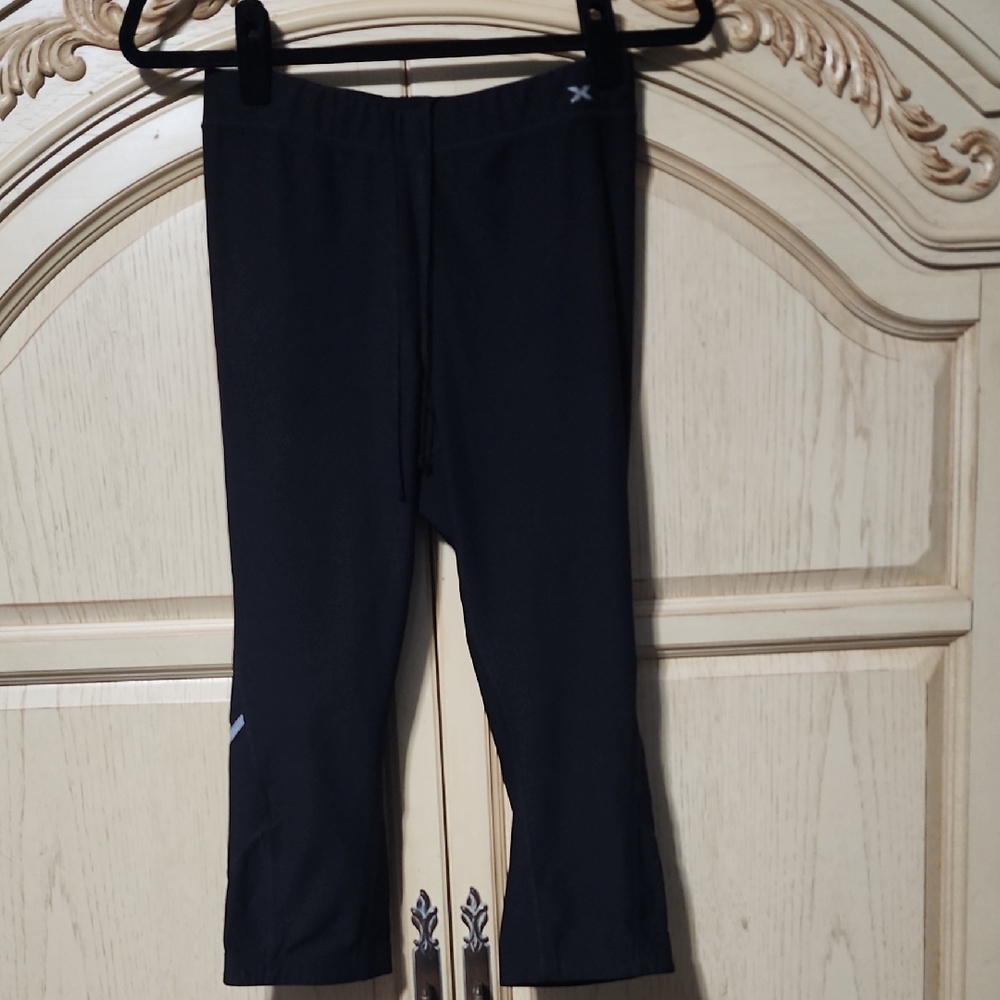 Xersion Black Cropped Leggings Streamlined Fit